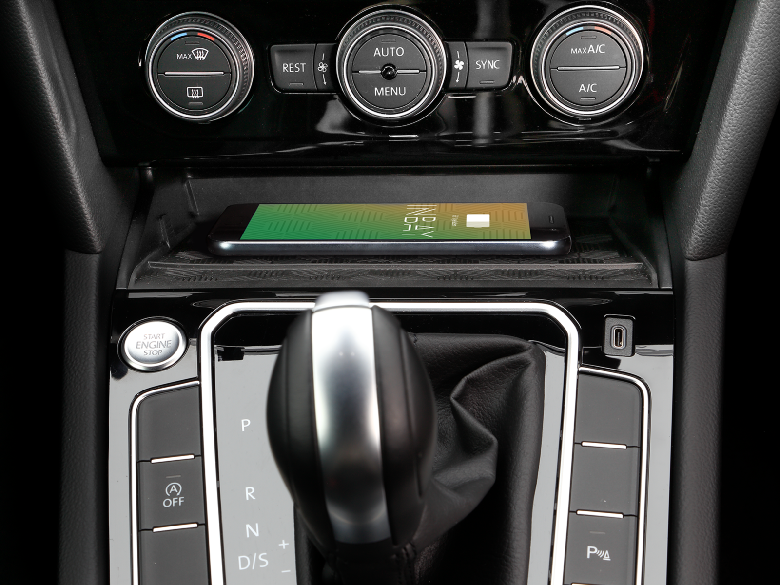Qi indukční INBAY nabíječka telefonů VW Passat B8, Arteon 2020-